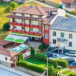 Family Hotel *